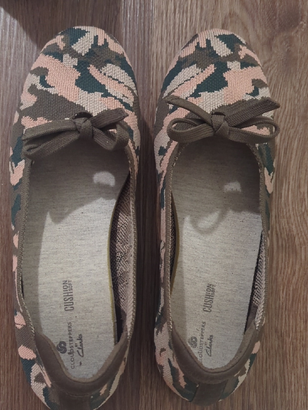Clarks Cloudsteppers washable knit flat pink green camo women's 8.5